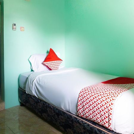 Oyo 3095 Semarapura Homestay Makassar Exterior photo