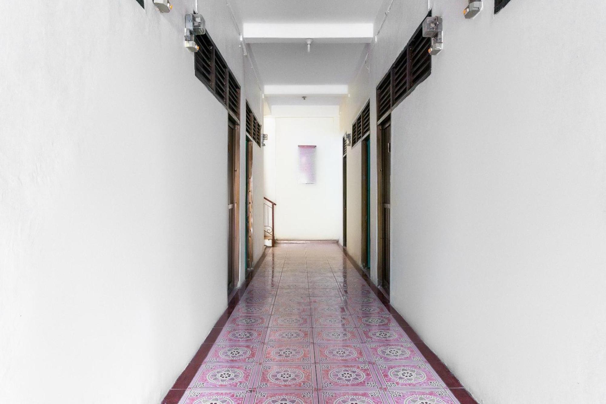 Oyo 3095 Semarapura Homestay Makassar Exterior photo