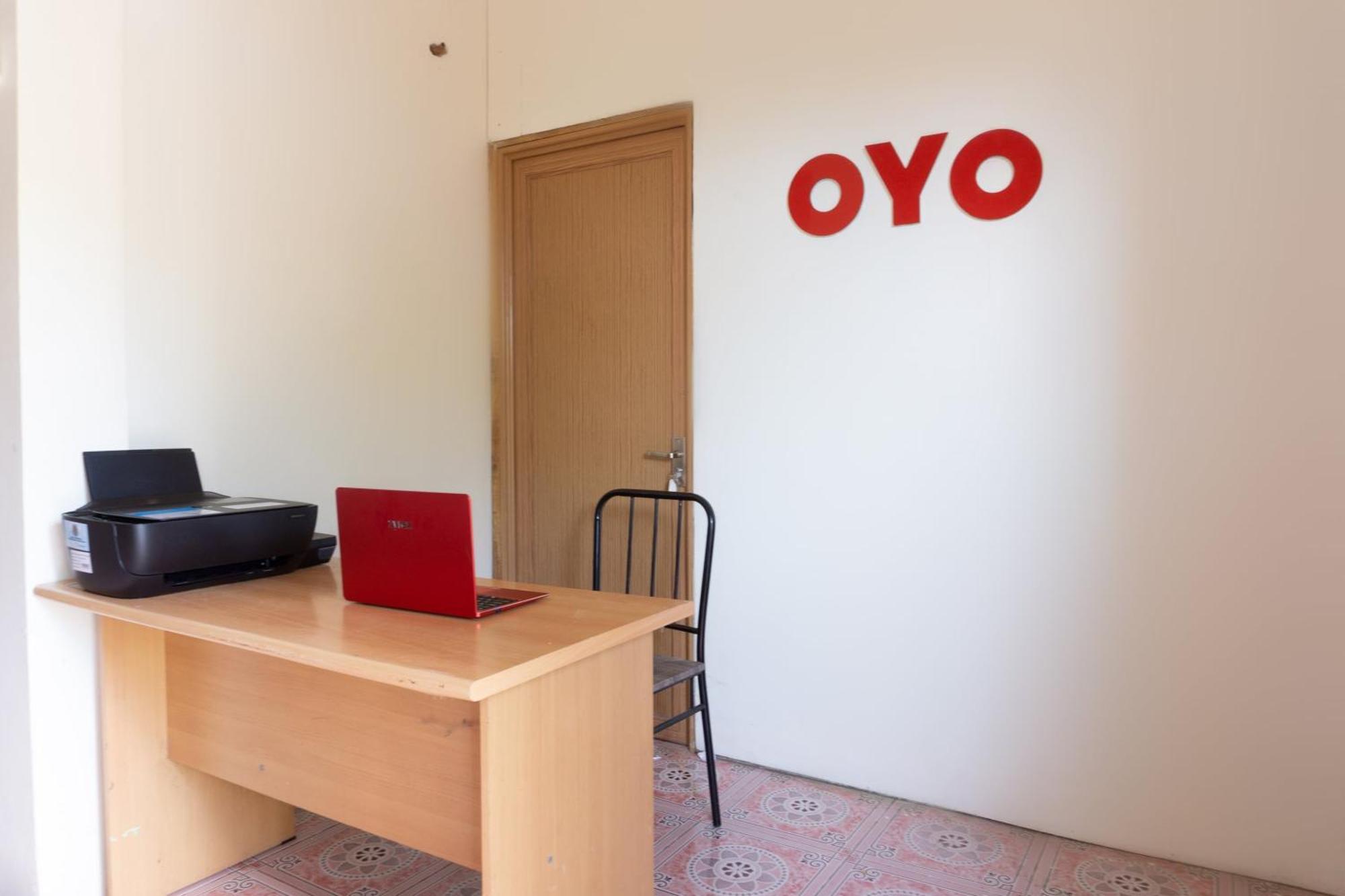 Oyo 3095 Semarapura Homestay Makassar Exterior photo